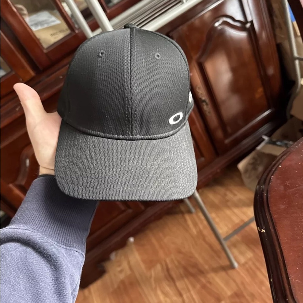 Oakley Hat Cap Size S/M New Era 39Thirty Fitted Golf Blackout Tinfoil 2.0 NWT